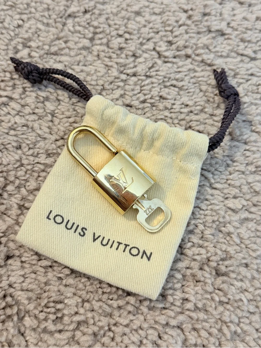 LOUIS VUITTON